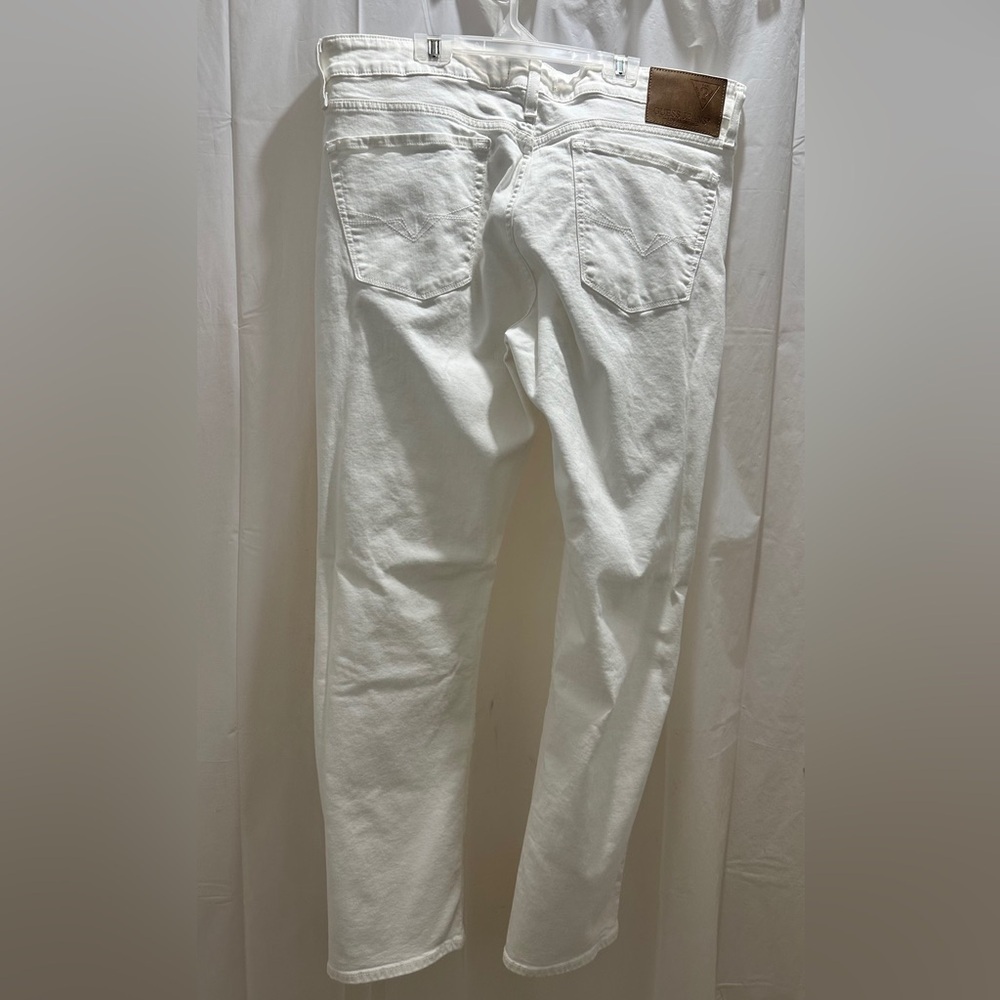 GUESS Men's White Straight Legs Jeans - Picture 5 of 6